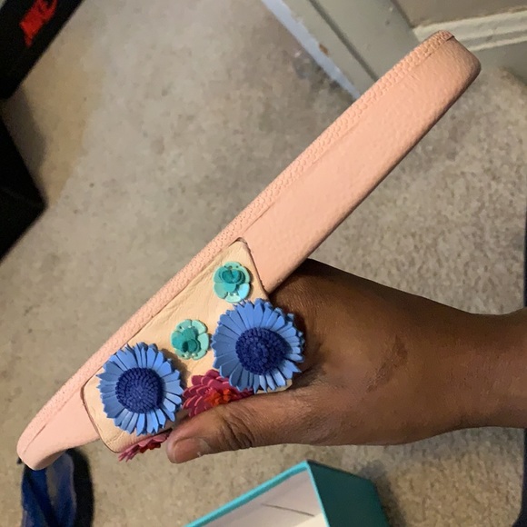 COPY - Kate Spade ♠️ Floral Woman’s Slides (runs a little larger/wider) Soft le… - Picture 5 of 5